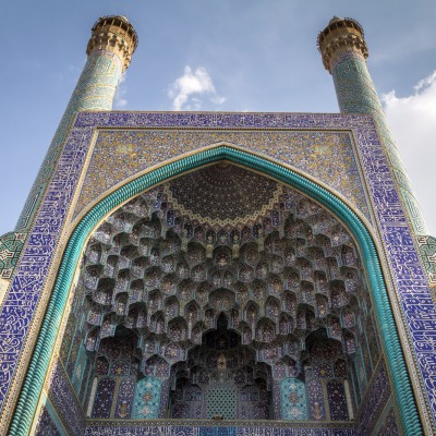 Hauptportal der Imam-Moschee mit seinen 42m hohen Minaretten