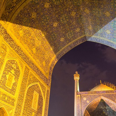 In der Imam-Moschee bei Nacht