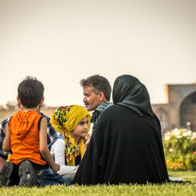 Picknick einer iranischen Familie auf dem Imam-Platz