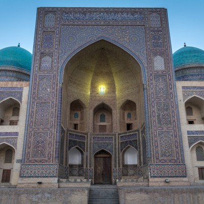 Torbogen der Miri-Arab-Moschee