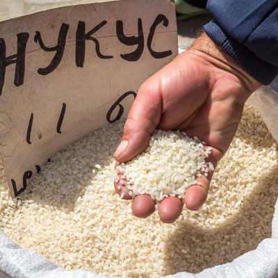 Nukus-Reis auf dem Basar