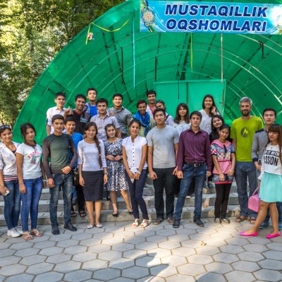 Öffentliche Diskussionrunde im Central Park, Fergana