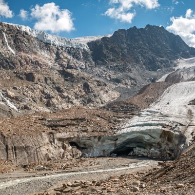 Gletscherzunge des Langtauferer Ferner mit Blick auf die Eisbrüche des Gepatschferners