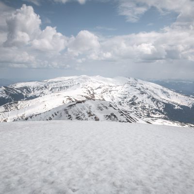 Gipfelpanorama in Richtung Osten auf den Hauptkamm der Chornohora Kette