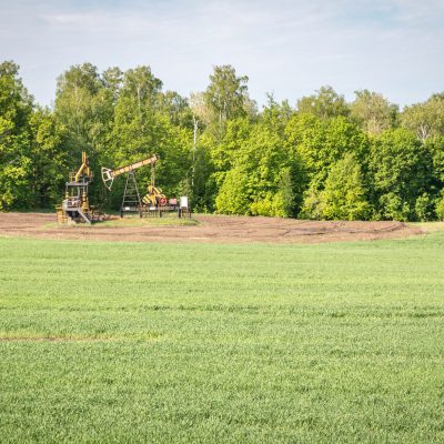 Etliche Gaspumpen entlang der Fernstraße M5