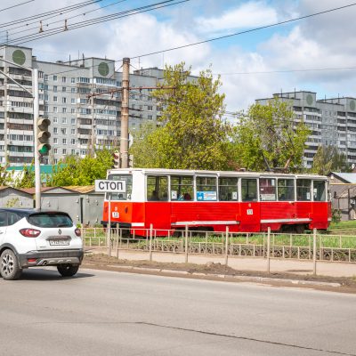 Typische Straßenbahnen, meist bestehend aus einem Waggon