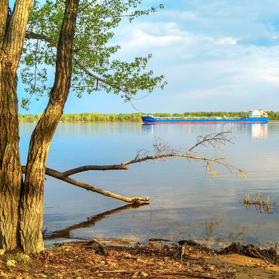 Frachter auf der Wolga in Richtung Samara