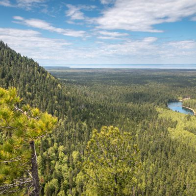 Blick auf die „Warmen Seen“ vom Berg Monomakha