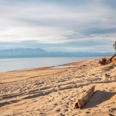 Strand bei Ust-Bargusin mit der Halbinsel "Heilige Nase"