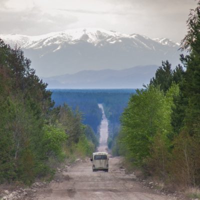 Straße in Richtung Dzherginski NP