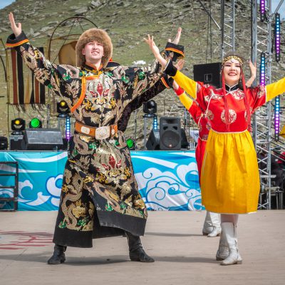 Traditionelle Tänze, Gesänge und Trachten