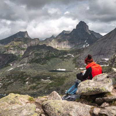 Rast auf dem Sattel