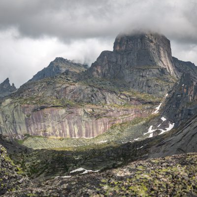 Höchster Gipfel des Ergaki - Zvyozdniy, 2100m