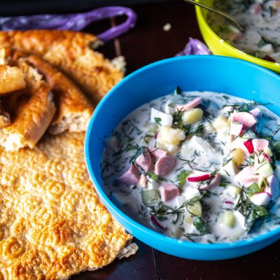 Leckere Okroschka-Suppe