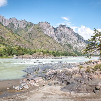 Stromschnelle im Katun-Fluss