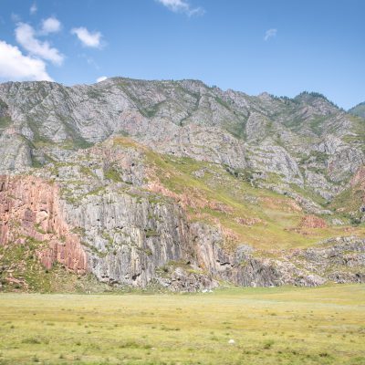 Farbenfrohe Felswände