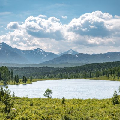 Seenlandschaft in der Nähe des Ulaganpasses