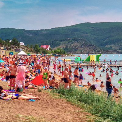 Menschenmengen am Jasybay-See