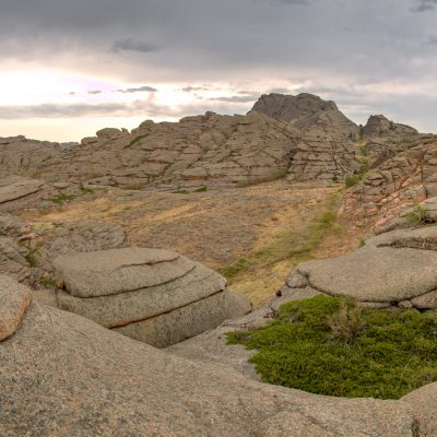 Bizarre Granitfelsen im Bajanaul-Nationalpark