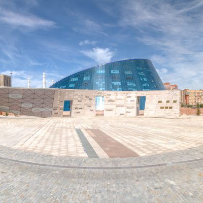 Antikriegsdenkmal auf dem Unabhängigkeitsplatz in Nursultan