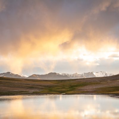 Abenddämmerung auf den Gipfeln des Karakorums