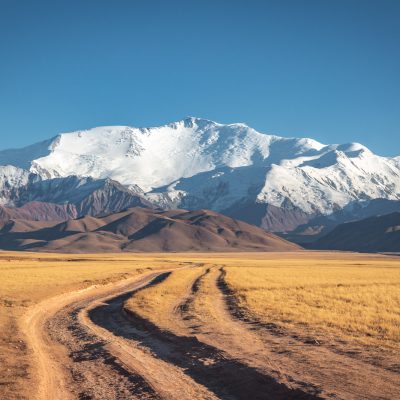Holprige Fahrt zum Pik Lenin Basecamp