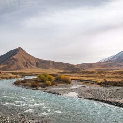 Eisblauer Naryn-Fluss