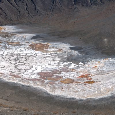 Salzkrater vom Hasan-Ali-Vulkan