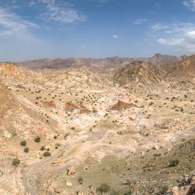 Farbige Berge im malerischen Wadi bei Yitti nach Hamah